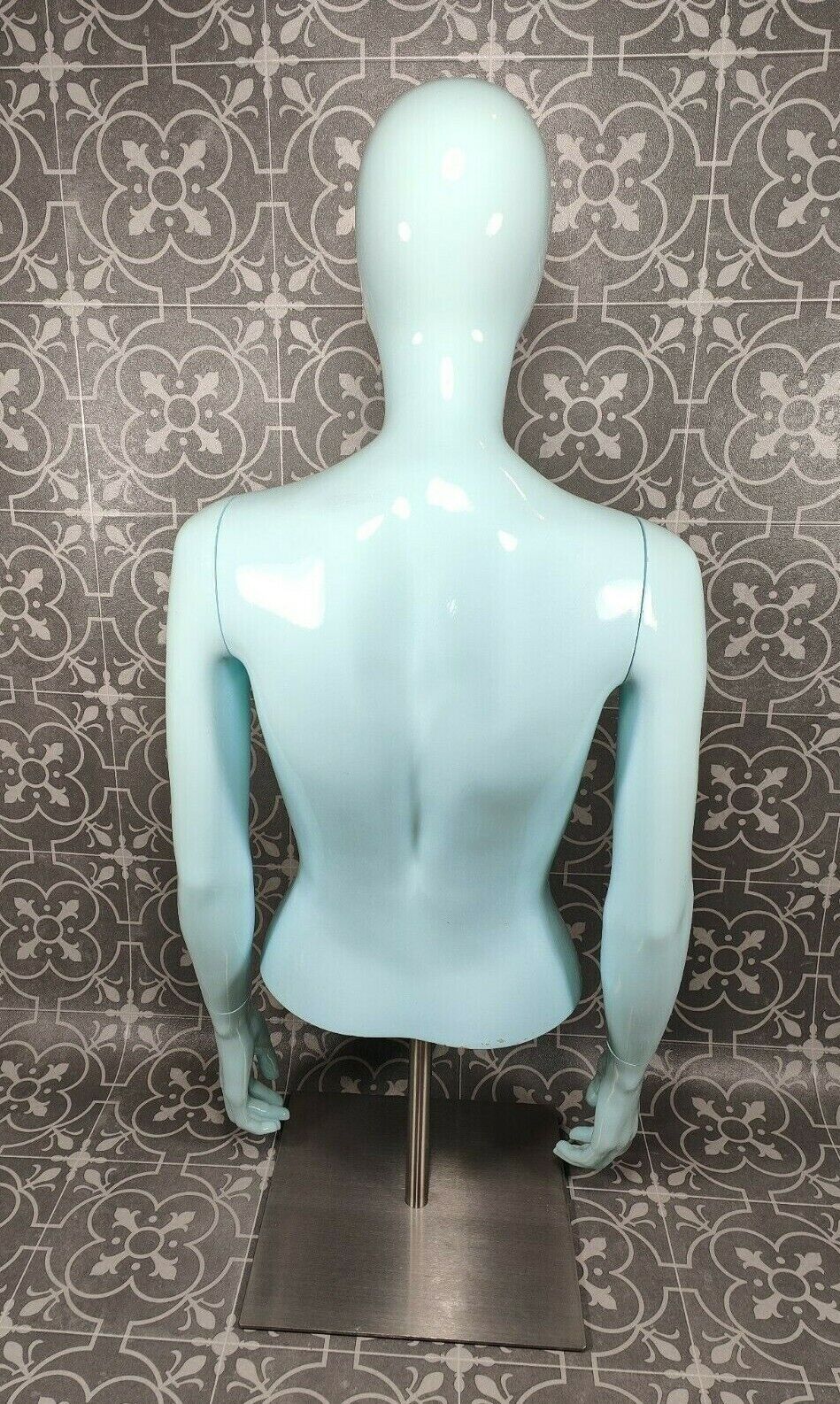 Almax Italy Schaufensterpuppe weiblich hellblau glänzend modern Mannequin female Torso Kopf Arme Puppe Modepuppe Schaufenster Display