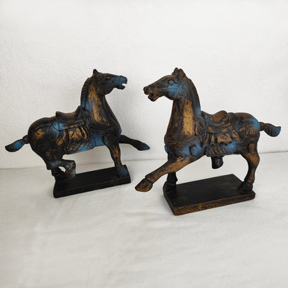 2x Pferde Figuren Set schreitende Pferde Terrakottakrieger Holz geschnitzt blau schwarz gold Schaukelpferd vintage Dekoration Schnitzerei