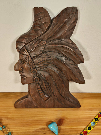 Wandrelief Holz geschnitzt Indianer Büste Häuptling Profil Wand Deko American Native Tribe Headdress Federn Kopfschmuck Handarbeit Wandmaske