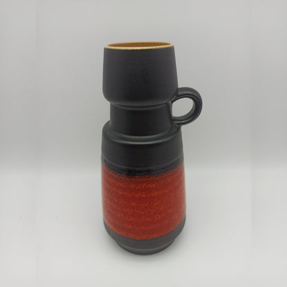 Fat Lava Vase Krug Kanne Henkel Mid Century rot schwarz orange Kult midcentury pottery 60ies 70ies Keramik space age pop Scandi Hygge Boho