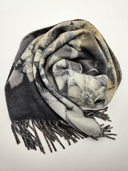 Winter Schal Blüten schwarz weiß braun Fransen kuschelig warm Schaltuch Halstuch Umschlagtuch Schultertuch Stola Pashmina Winterschal Kunst