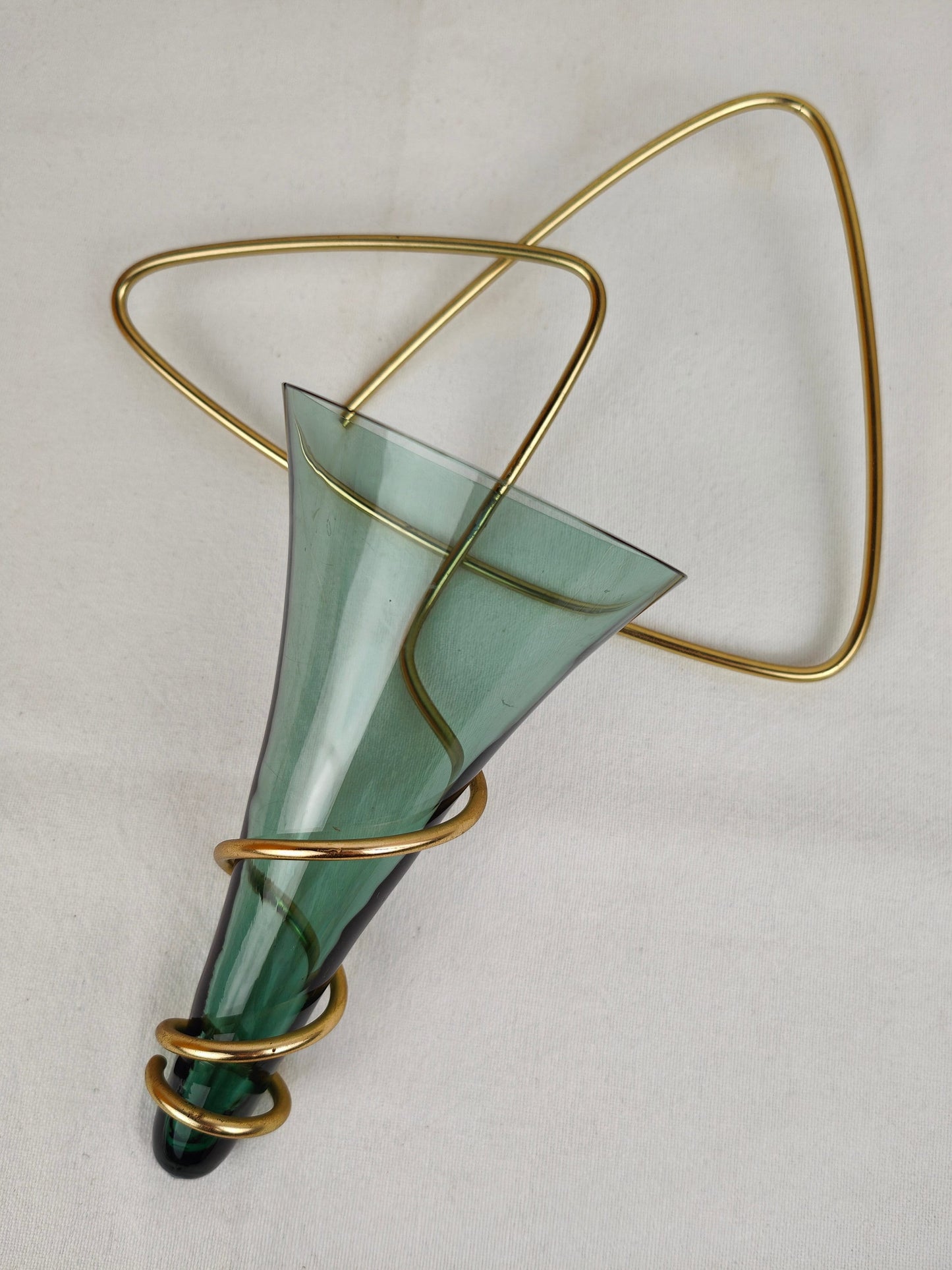 Wandvase Grün gold Tütenvase String Era Vase Mid Century vintage Metall rockabilly 50er 60er Jahre hallway Scandi interieur minimalism Glas