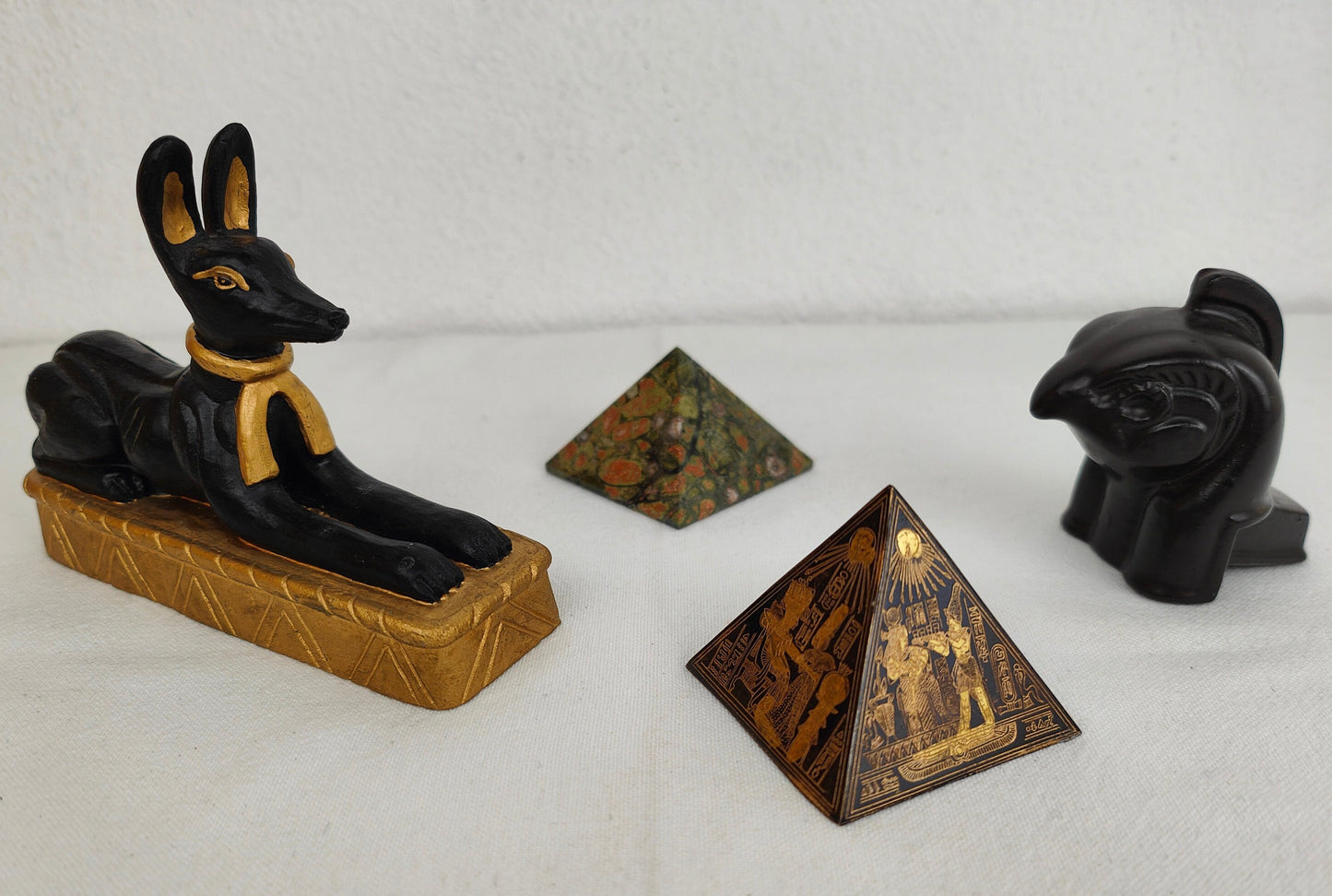 4x Figuren Ägypten altägyptisches Deko Set Regenwaldjaspis Rhyolith Pyramide Briefbeschwerer Götter Hieroglyphen Horus Anubis Schakal Sphinx