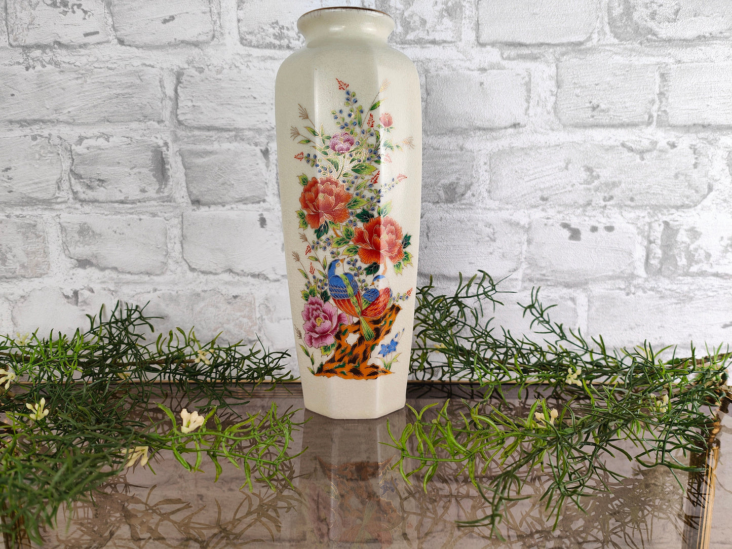 Japanische hohe Vase achteckig Keramik Blumen Vögel Craquele Octagon Goldrand Midcentury Stempel Asia Japandi Sushi Sakura Ikebana Asiatika